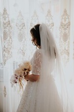 Very Beautiful Wedding dress, Very Clean Size: S M