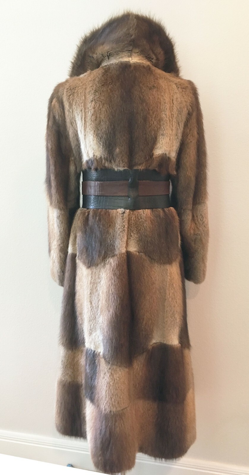 Brown Vintage Genuine Muskrat Fur Coat w/ TwoTone Wi… Gem