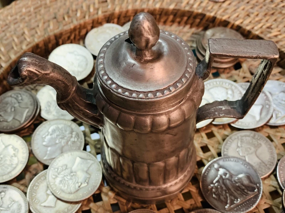 Pequeña tetera de 1800 Victoria I Era Britannia Tinware Foto 3 de 4