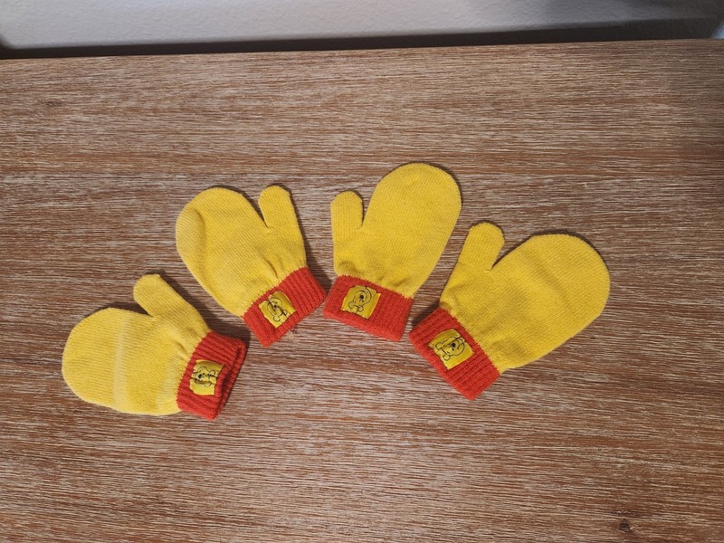 Disney's Winnie the Pooh yellow toddler mittens (2 pairs!)