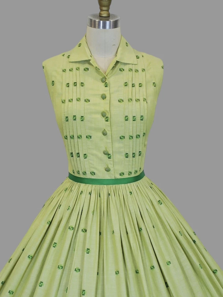 Vestido pinup vintage 1950 CARLYE bordado trompe l’oeil pop art novidade algodão P - Imagem 3 de 4
