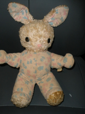 Vintage Gund Creation 13'' Bunny Rabbit Plush Shows Love (SU39)