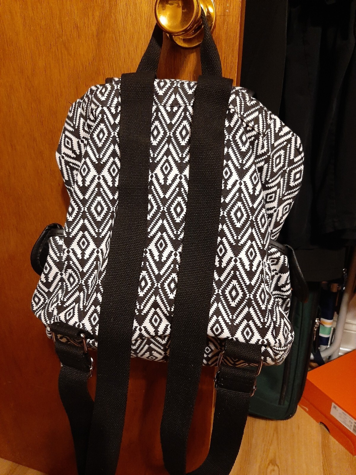 Aztec patterned bag with backpack straps - image 2