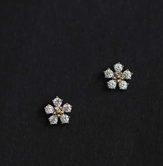 Boucles D'oreilles Puces En Or 18K (750) Avec Diamant Naturel 0.30CT - Parfaites Pour Un Cadeau Chic