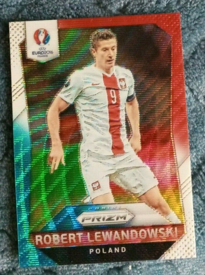 ROBERT LEWANDOWSKI  2016 PANINI RED WHITE AND BLUE WAVE  PRIZM  #138 MINT