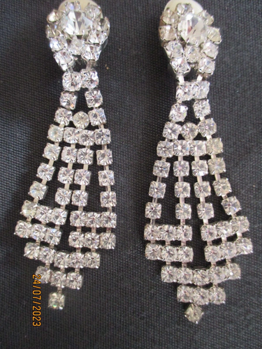 Boucles d'oreilles 1920 3 saphirs, pavage diamants
