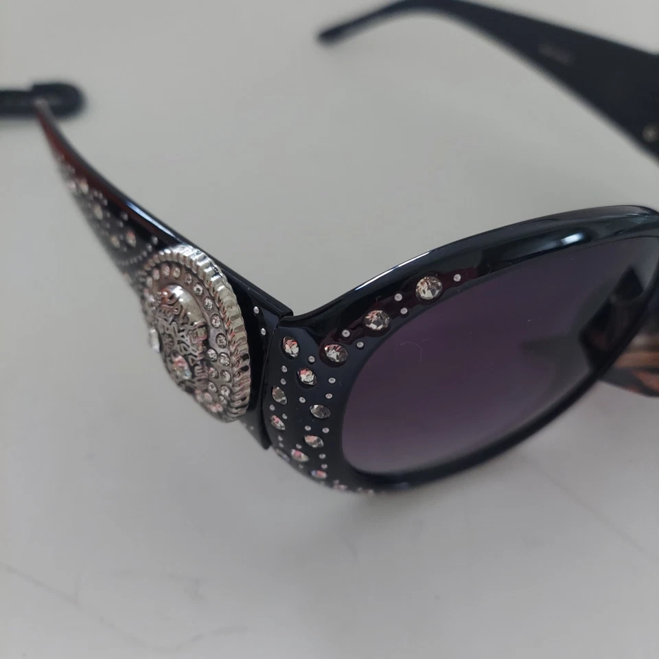 Gafas de sol Montana West para mujer calavera concho pedrería negras brillantes Foto 2 de 4