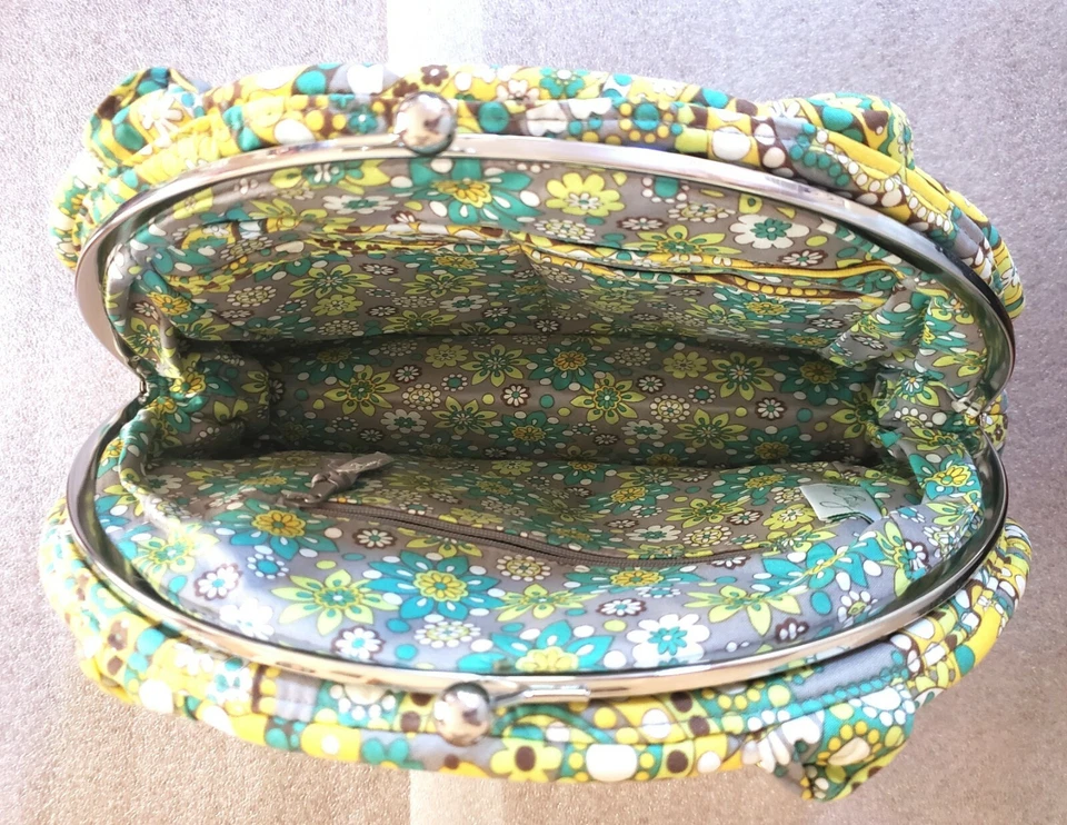 Vera Bradley Amarillo Paisley Bowler Bolso de Mano 13 1/2” x 10” x 4 1/2” Foto 2 de 4