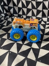 2021 HOT WHEELS MONSTER TRUCKS GLOW IN THE DARK 5 ALARM No Ladder Blue Tires