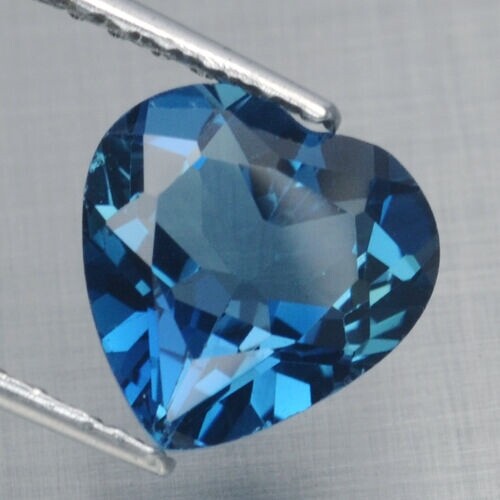 Topaze bleue London AAA taille coeur de 7x7 mm pour création joaillière d'exception