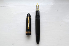 Mont Blanc Meisterstuck 149 fountain pen 18K  gold M nib & Monte Blanc case