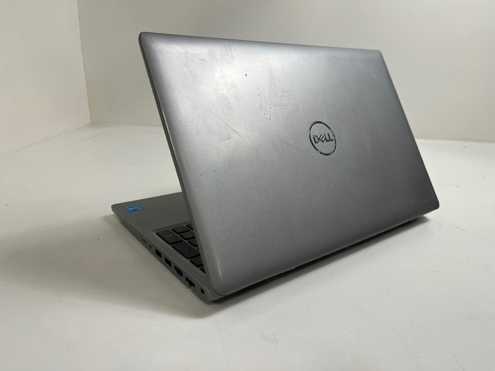 Dell Latitude 5520, 15.6-Inch Laptop, with Intel Core i7 12th Gen., Windows 11 Pro