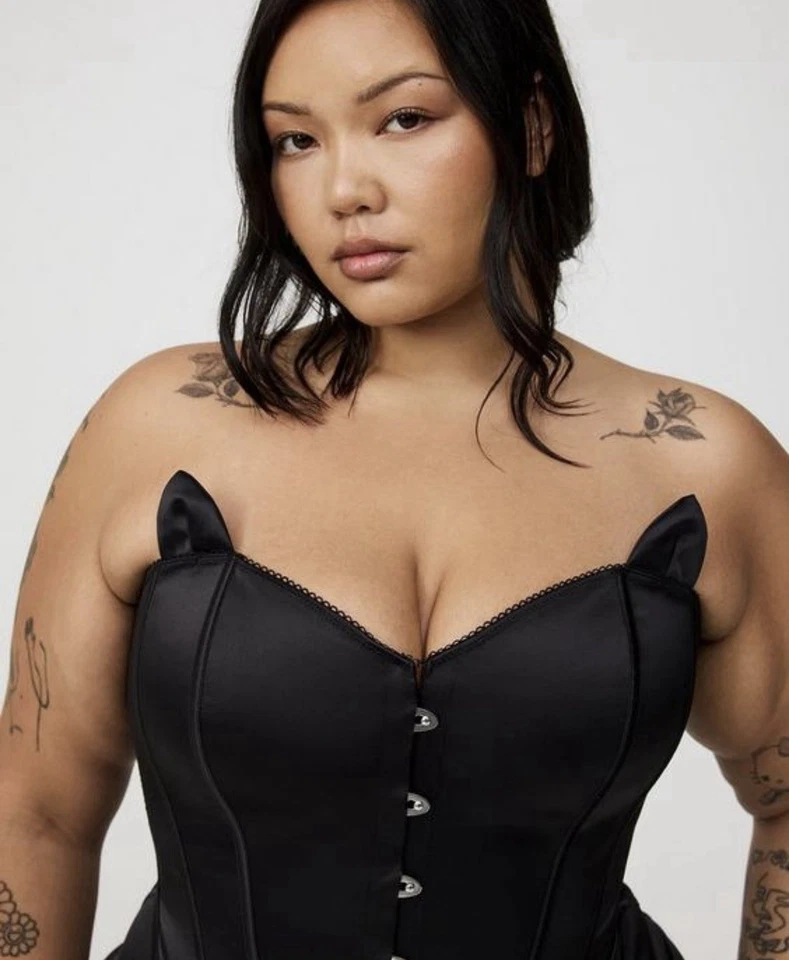 全新带标签 全新 Torrid 黑色缎面猫钩前胸围 Goth 万圣节 尺寸 6X — 第 4/4 张图片