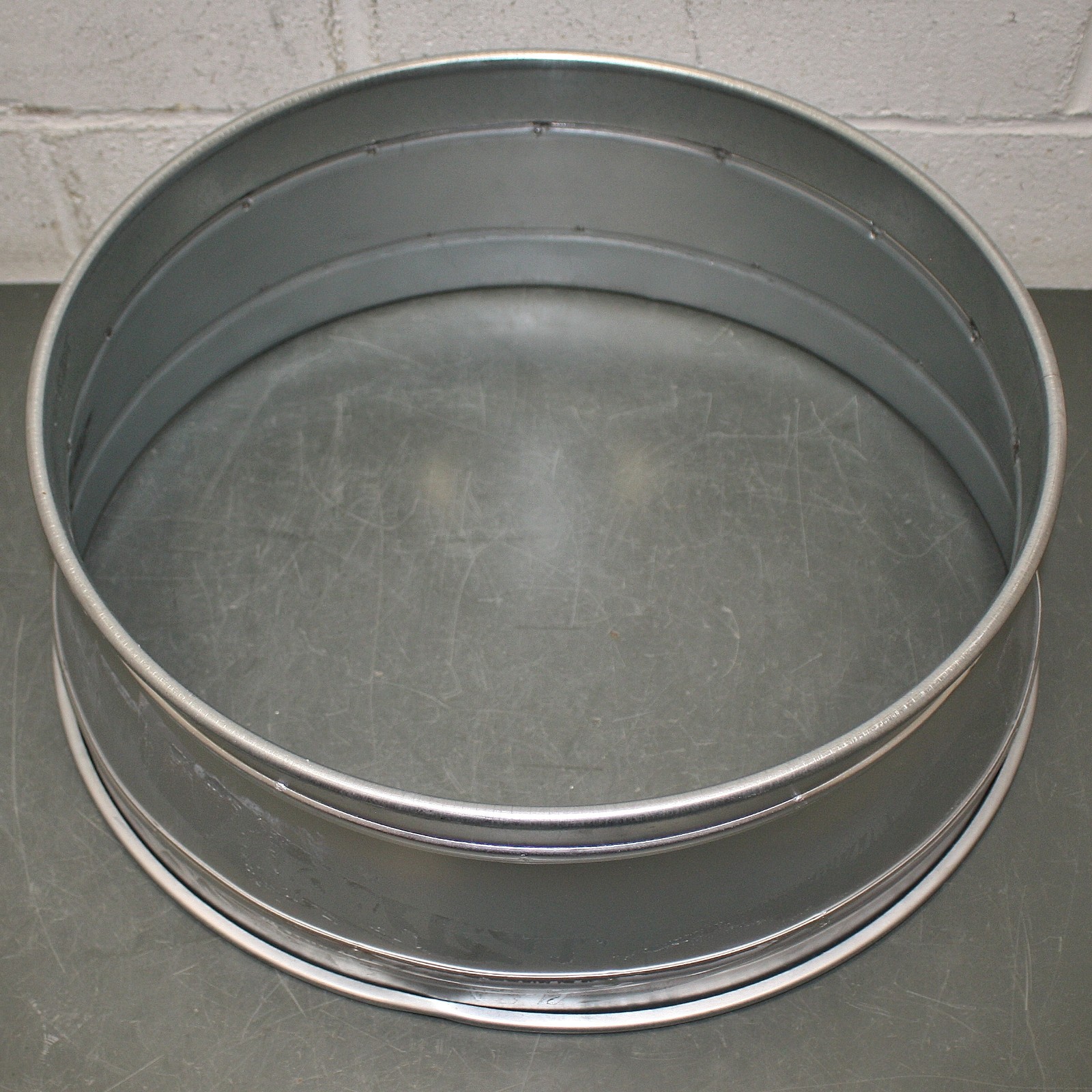 DENTED - Nordfab QF Duct Reducer 8040025988, 20" to 18" OD, Clamp, Steel, 20 ga