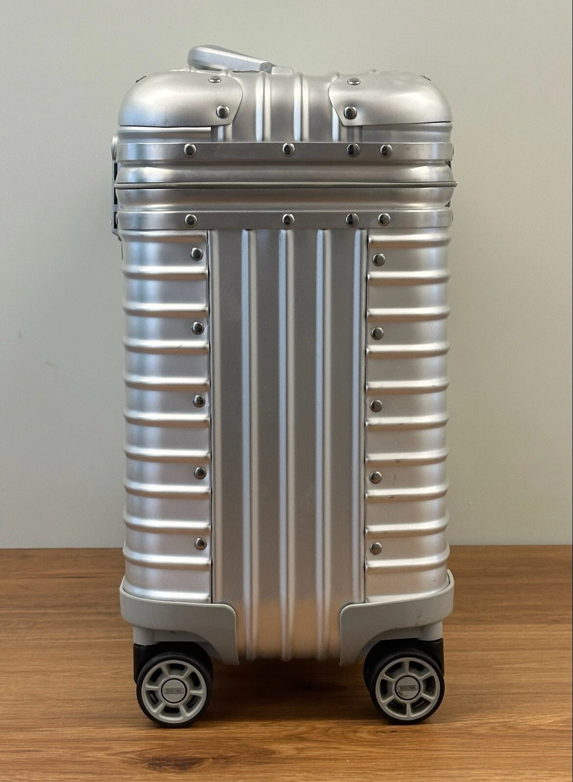 Valigia pilota Rimowa Topas pilota dimensioni cabina versione small ...