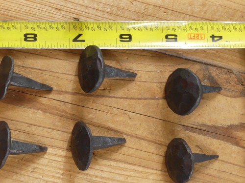 25 clavos decorativos clavos tachuelas metálicas forjadas a mano negras artesanías primitivas - Imagen 7 de 10