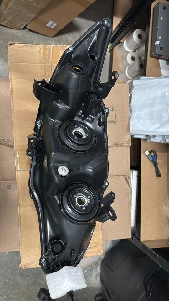 Черный прозрачный корпус передней фары для Toyota Corolla 2011-2013 годов выпуска под правую руку - Изображение 2 из 2