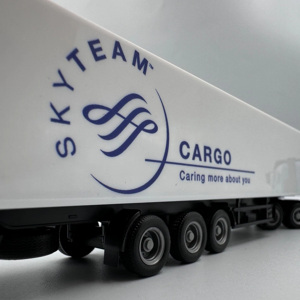 MB-00-001 带半挂车 SKYTEAM CARGO 比例 1/87 (HO) — 第 3/4 张图片