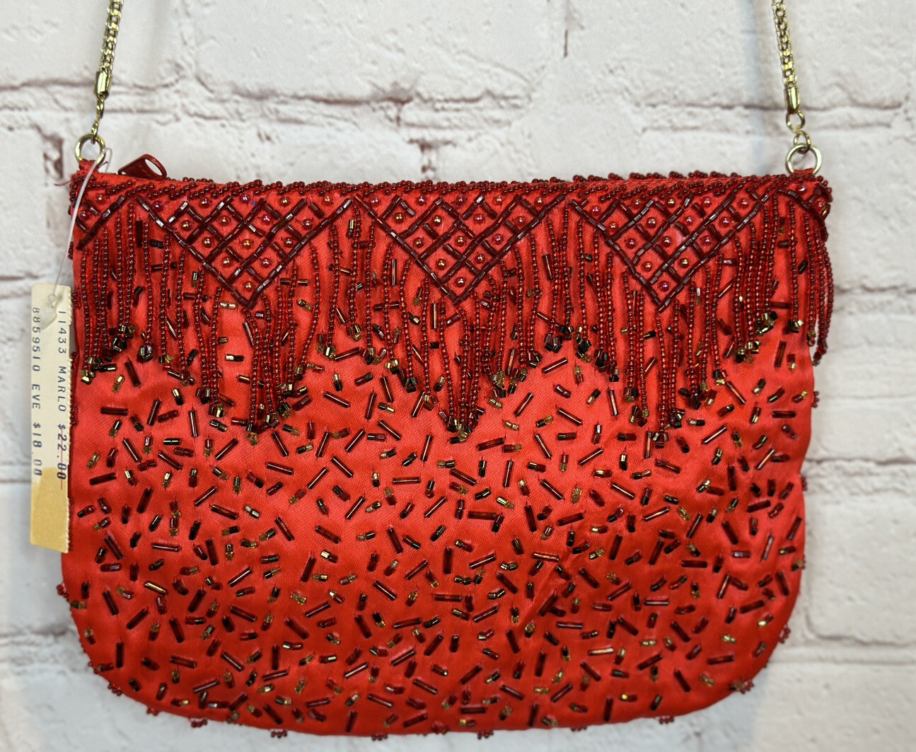 Cartera vintage de noche roja con cuentas satinada con cadena dorada 8" x 6,5", nueva stock antiguo