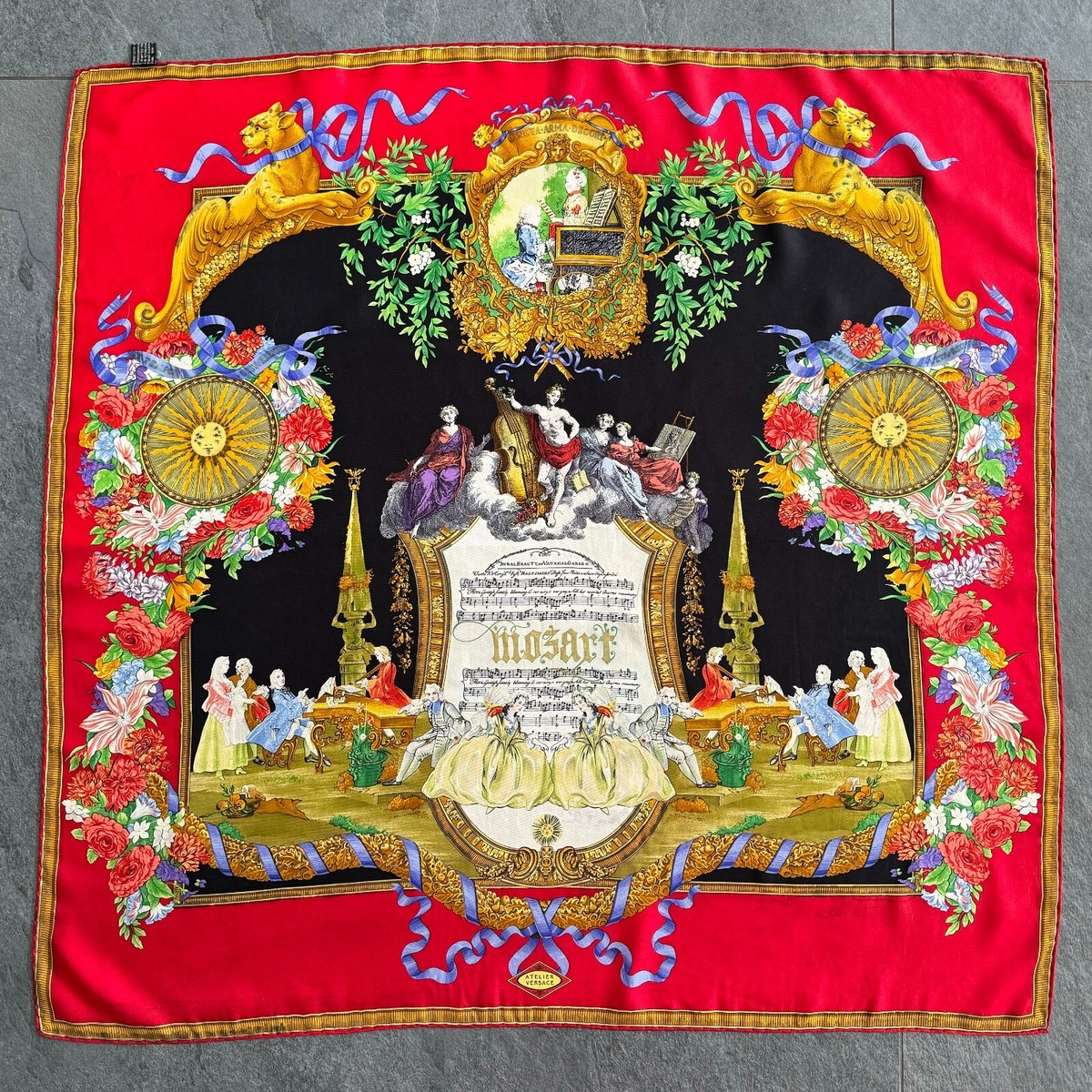 GIANNI VERSACE スカーフ 1995 GIANNI VERSACE silk neck scarf Baroque & Roman Rider