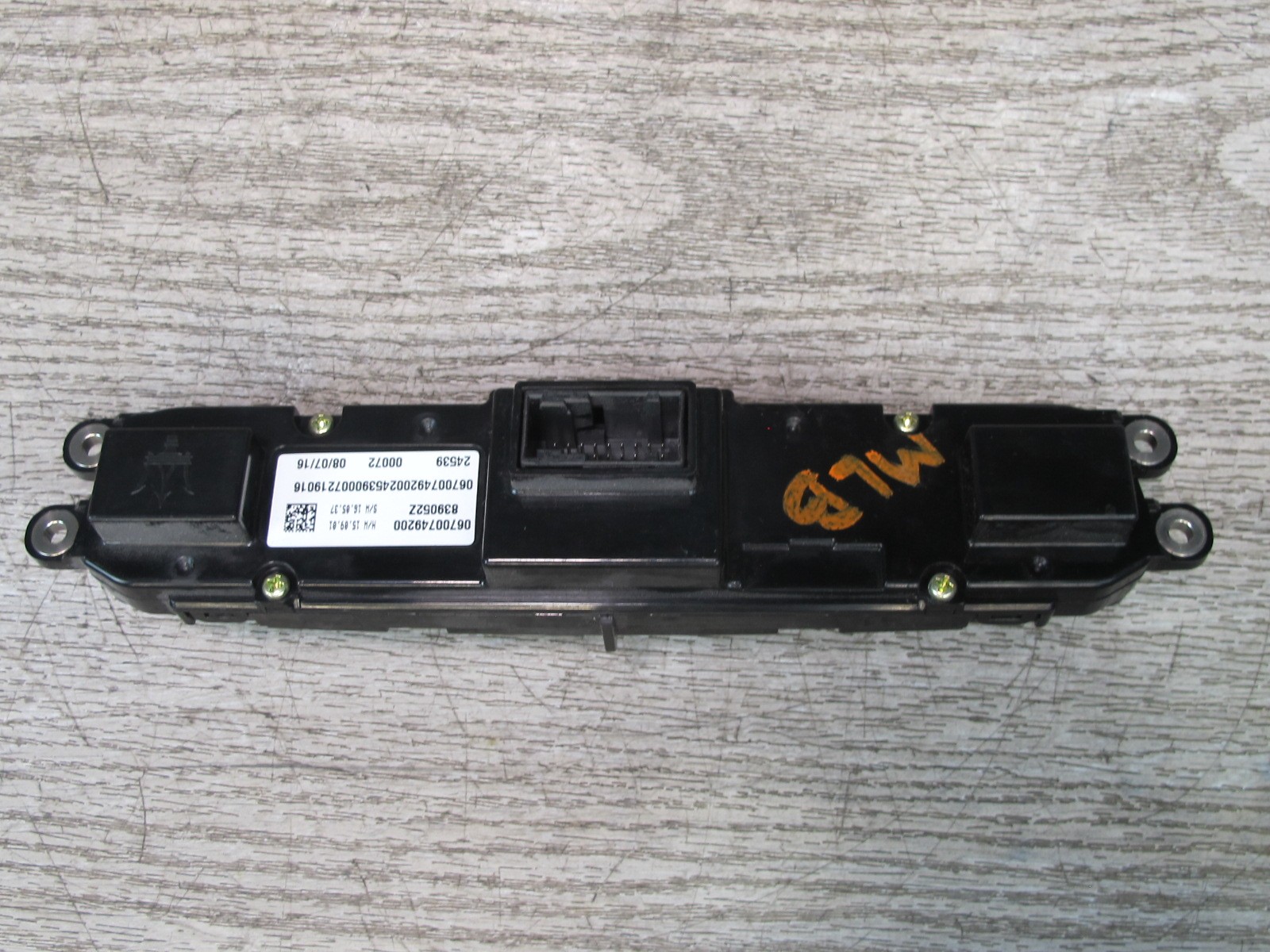 17-20 MASERATI LEVANTE M161 A/C HEATER AIR VENT CLIMATE CONTROL SWITCH PANEL