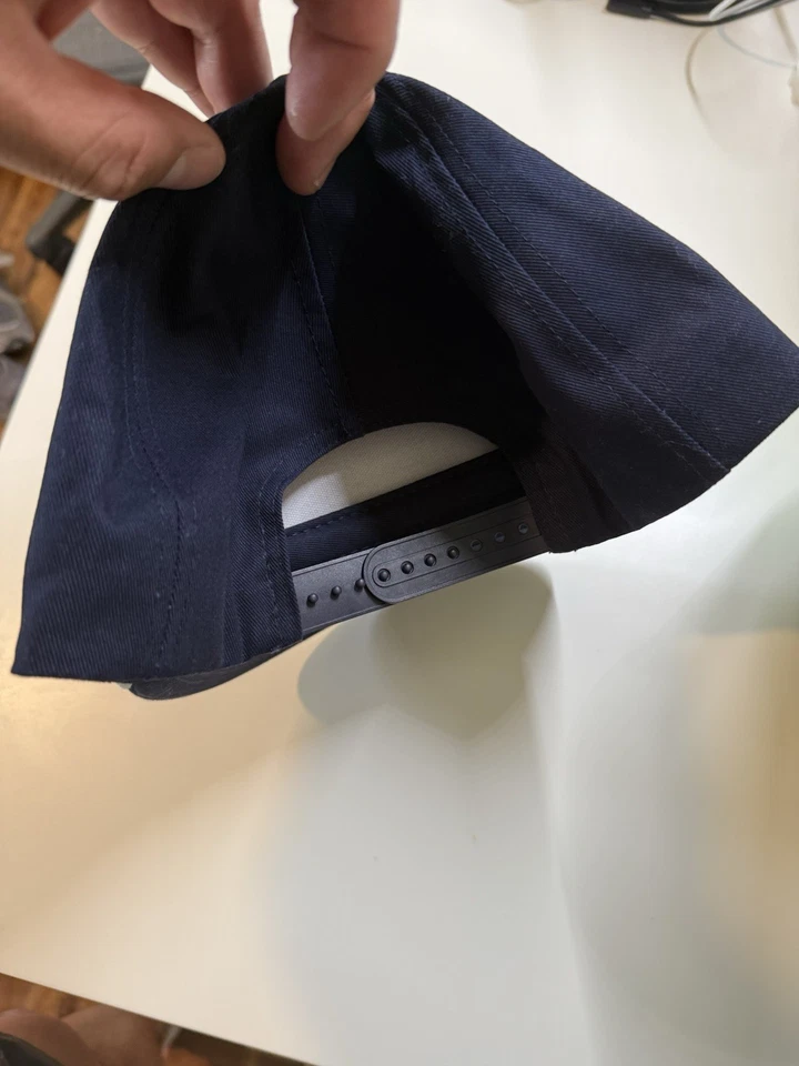 Кепка-слайдер Berkshire Hathaway с ремешком сзади синяя панель одного размера 2025 - Изображение 2 из 2