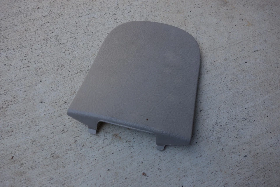 00-02 Saturn SC1 SC2 右后乘客侧下座皮带张力盖帽 — 第 2/4 张图片