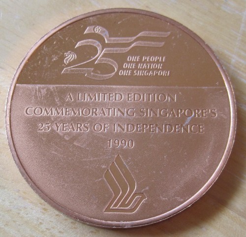 1990 Limited Edition Commemorating Singapore's 25 Years of Independence MEDAL - 第 1/2 張圖片
