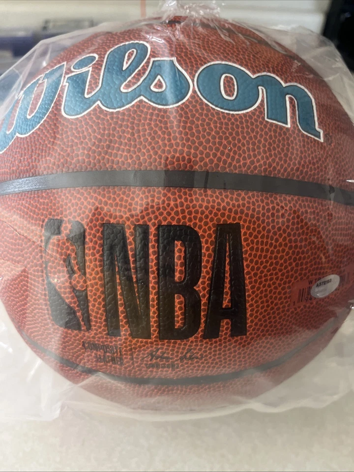 Pelota de la NBA firmada por Larry Johnson logotipo Charlotte Hornets Foto 3 de 3