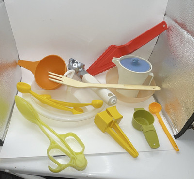 VTG Tupperware Lot 13 pieces Kitchenware