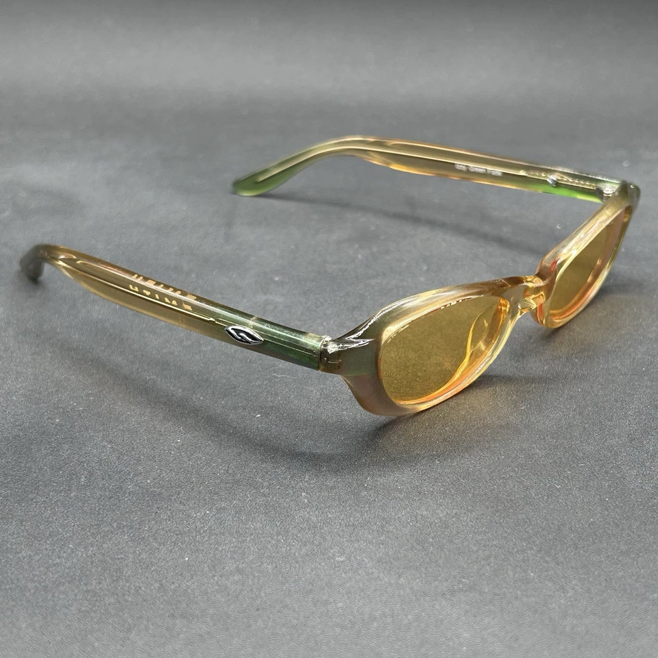 Gafas de sol Smith Izzy de colección verde desvanecido con lentes amarillas Petite 45-18-138 usadas Foto 3 de 4