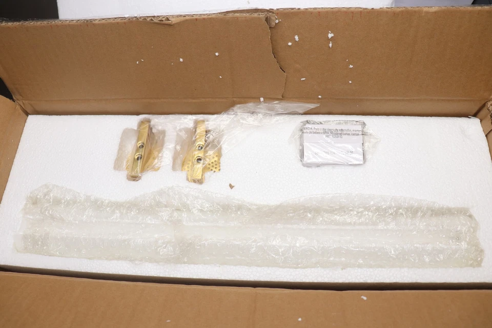 Aplique de pared de tubo Minka Lighting LLC 180 vatios totales 4,75" H x 20,5" W Foto 3 de 4