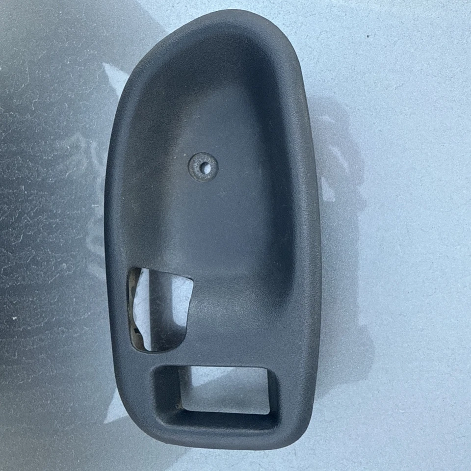 98-04 Chevrolet S-10 Blazer Sonoma Pasajero Derecho Interior Manija Puerta Borde Bisel Foto 3 de 4