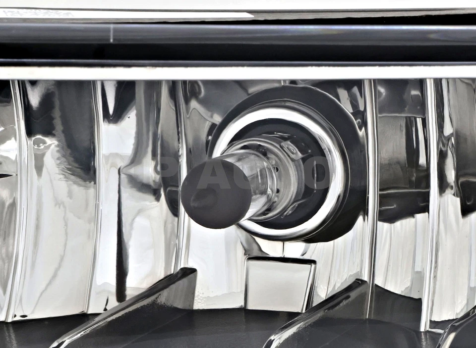 Juego de luces antiniebla lado conductor y pasajero Ford Expedition 2003-2006 Foto 2 de 4