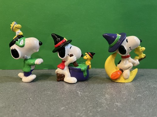 9 Vtg Peanuts PVC Figures Halloween Snoopy & Woodstock (2 Are Keychains!) - Picture 2 of 24