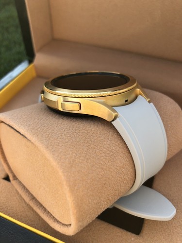 46mm Samsung Galaxy Watch 4 CUSTOM 24k Gold with Gold Bezel Gray Band - 第 4/7 張圖片