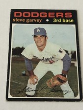 1971 Topps - Steve Garvey #341 (RC) Los Angeles Dodgers HOF Rookie Card Creased. rookie card picture