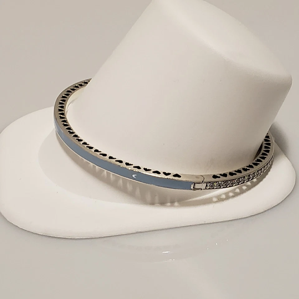 Brazalete Pandora Plata Esterlina Corazones Radiantes Azul Claro Esmalte 590537EN13 7.9" Foto 3 de 4