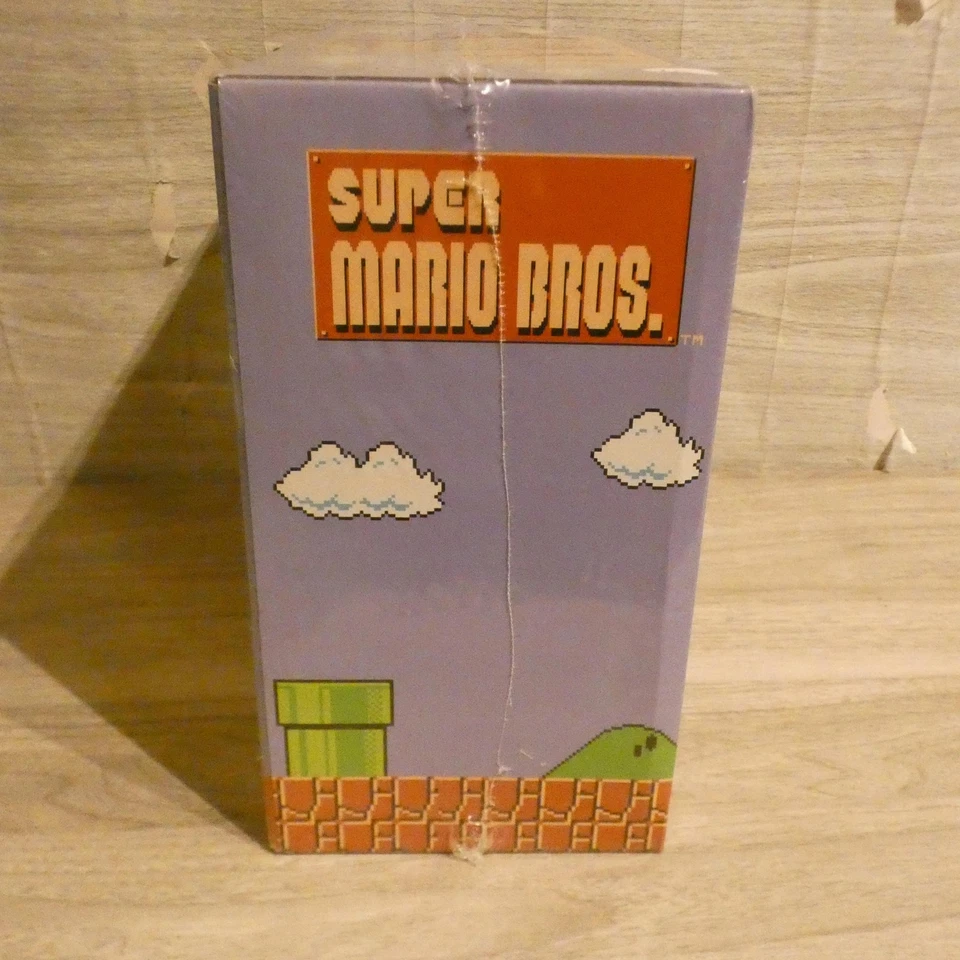 Super Mario Bros Collector's Box Set CultureFly New Vinyl Figure Plush Blanket P - Image 4 of 4