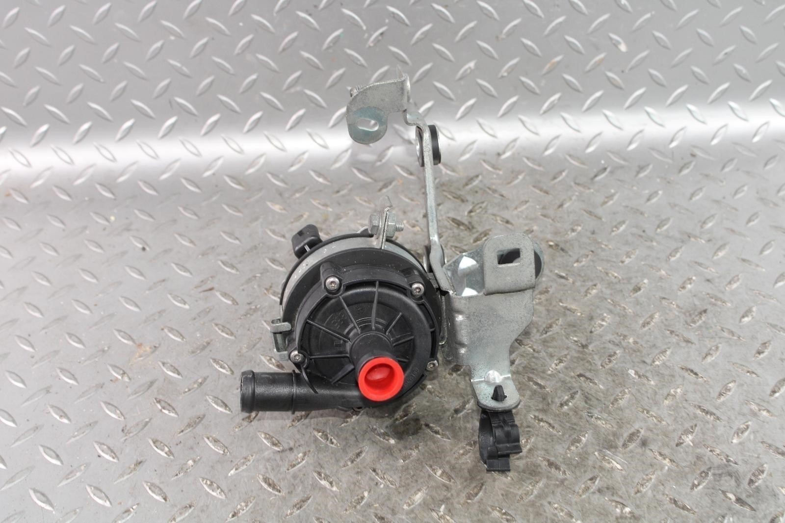 Maserati Ghibli 2014-2017 Water pump
