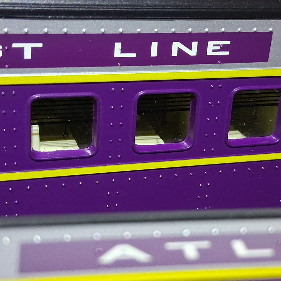 K-Line Trains Atlantic Coast Line Passenger 4Pack Streamliners O Gauge Lightning - Image 3 of 4