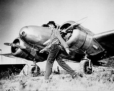 AMELIA EARHART AND LOCKHEED ELECTRA PHOTOGRAPH PHOTO PRINT