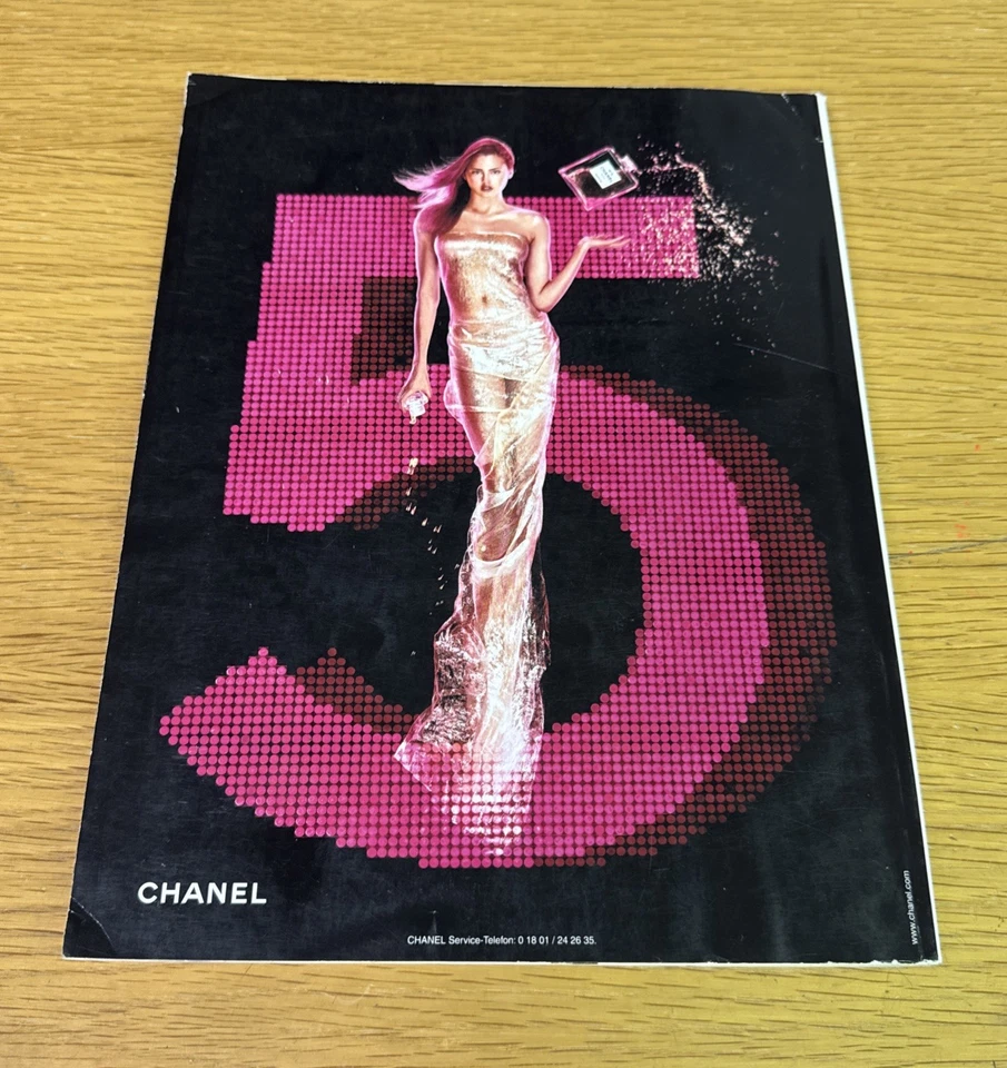 Vogue Germany Magazine December 2001 No Label - Image 2 of 4