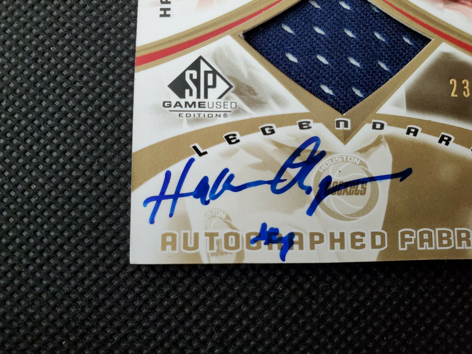 2005-06 HAKEEM OLAJUWON SP GAME USED SPGU LEGENDARY AUTO FABRICS INSERT #23/50! view 6