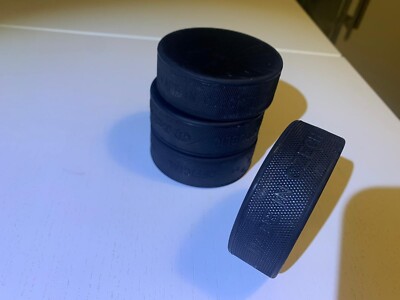 Hockeypuck Offizielle Rubena  Made in Tschechien schwarz x 4 Stück: