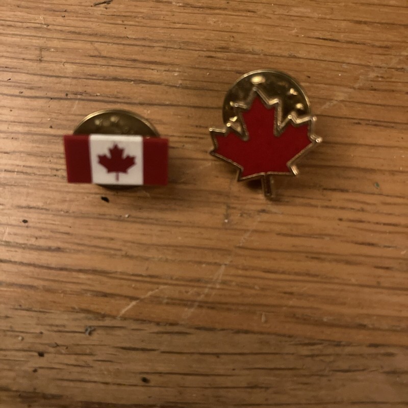 Canadian flag and Canadian Mapleleaf lapel pens