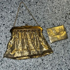 VTG WHITING DAVIS CO Gold Mesh Coin Wristlet Purse Bag Gold Tone