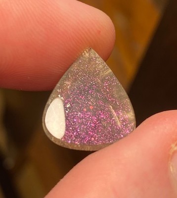 Covellite ''Pink Fire'' quartz gemstone from Brazil. 13.3ct