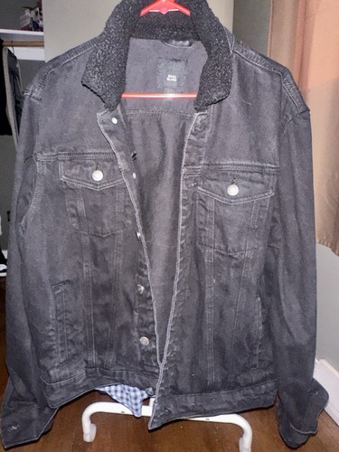 River Island Black Denim Jacket with Sherpa Collar Size large