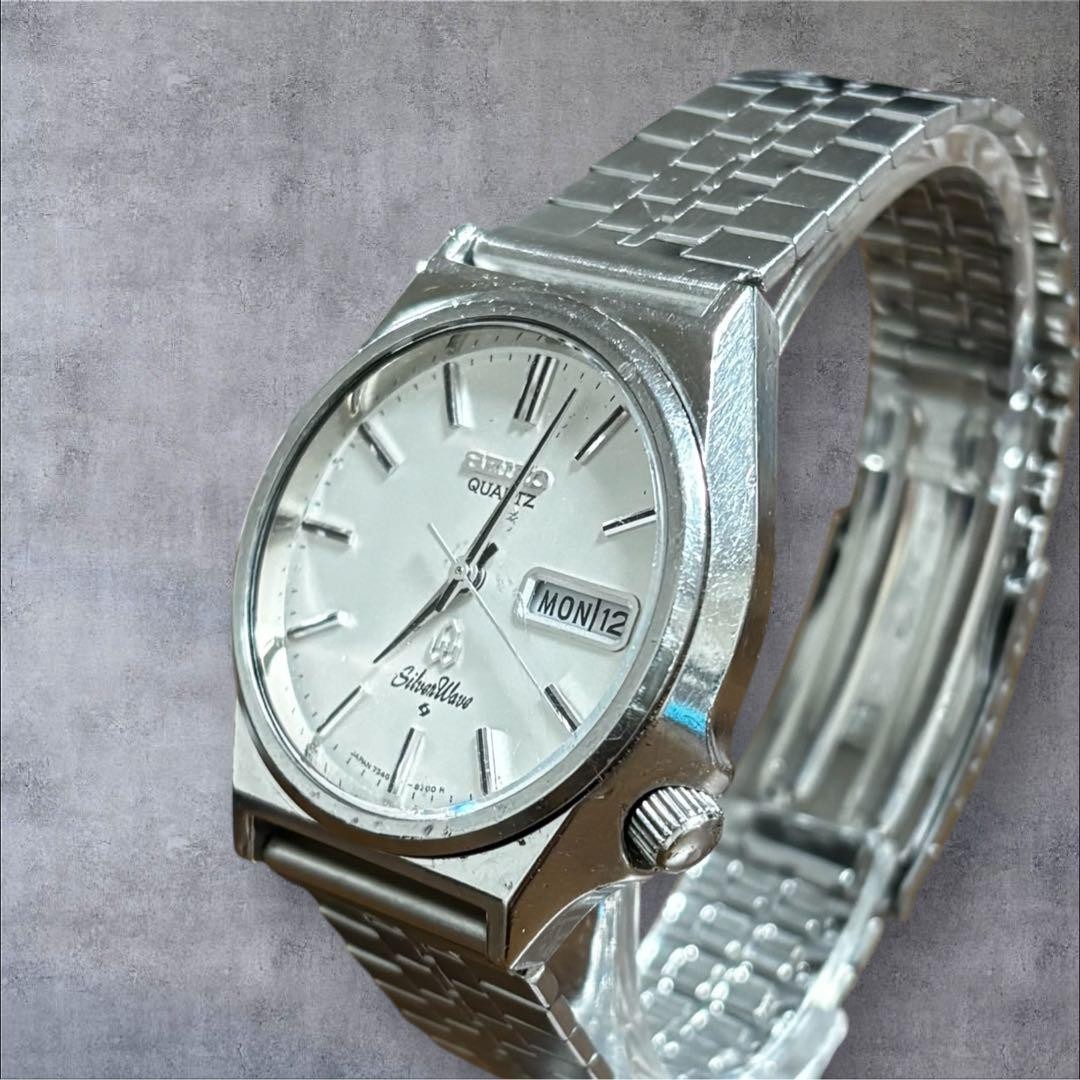 Seiko Silver Wave Vintage 36mm Quartz Watch with Silver Dial - Pre-Owned, Minor Scratches